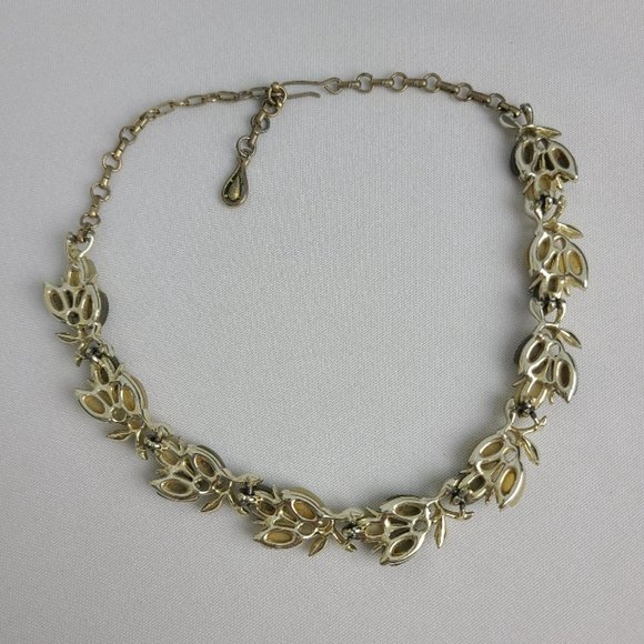 Vintage Green and Cream Necklace - Picture 6 of 8